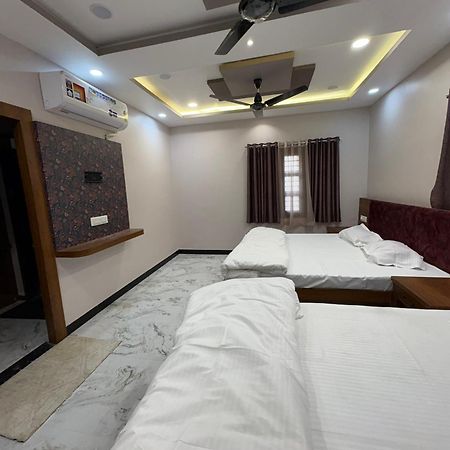 Shree Trilokeshwar Guest House Ujjain Eksteriør billede