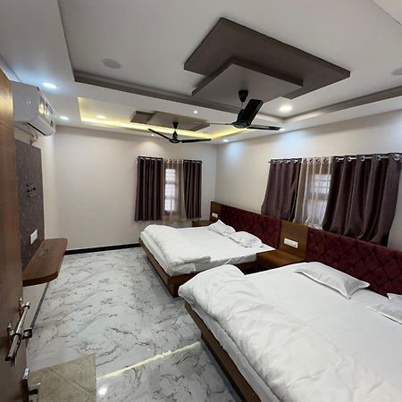 Shree Trilokeshwar Guest House Ujjain Eksteriør billede