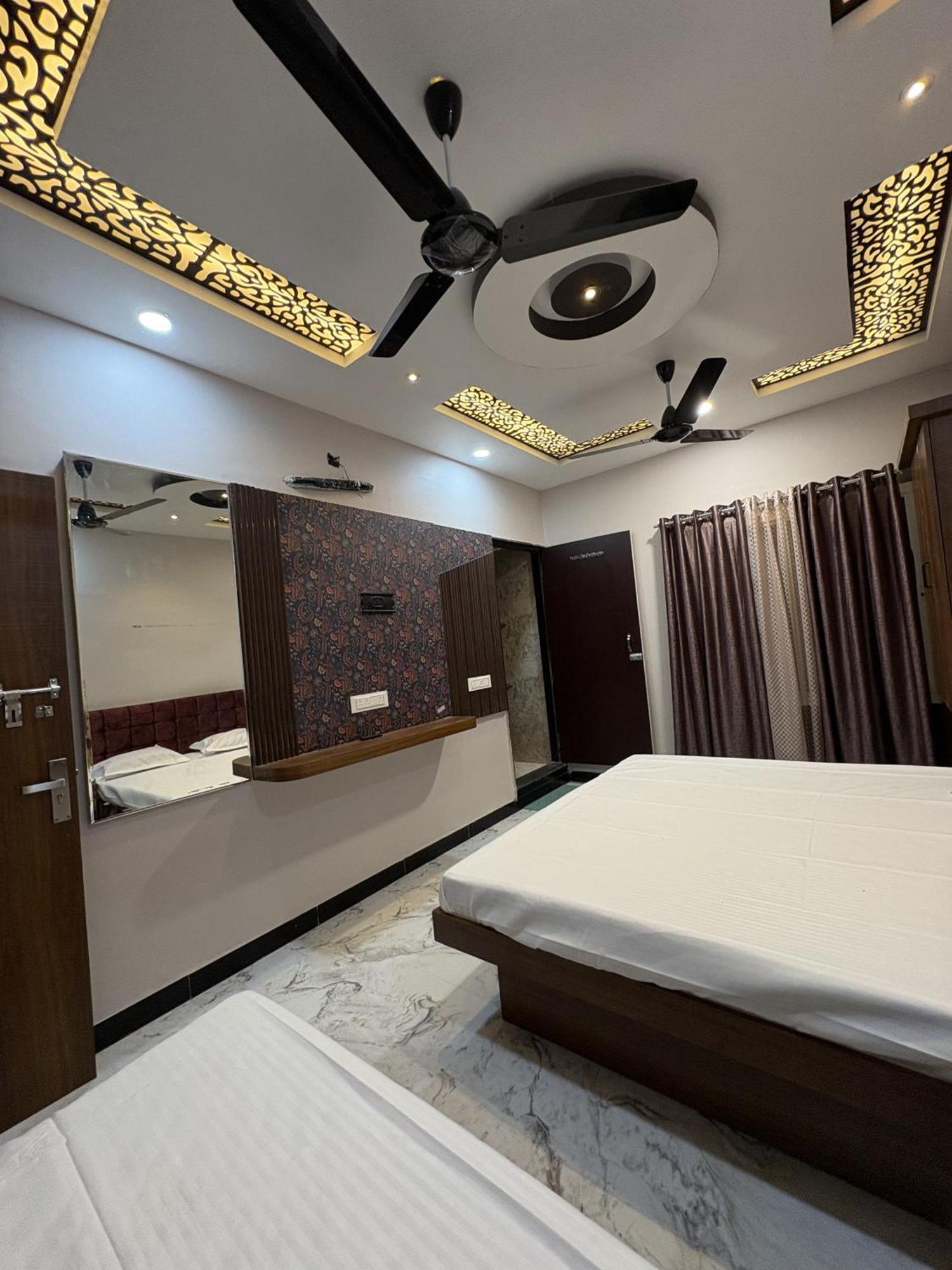 Shree Trilokeshwar Guest House Ujjain Eksteriør billede