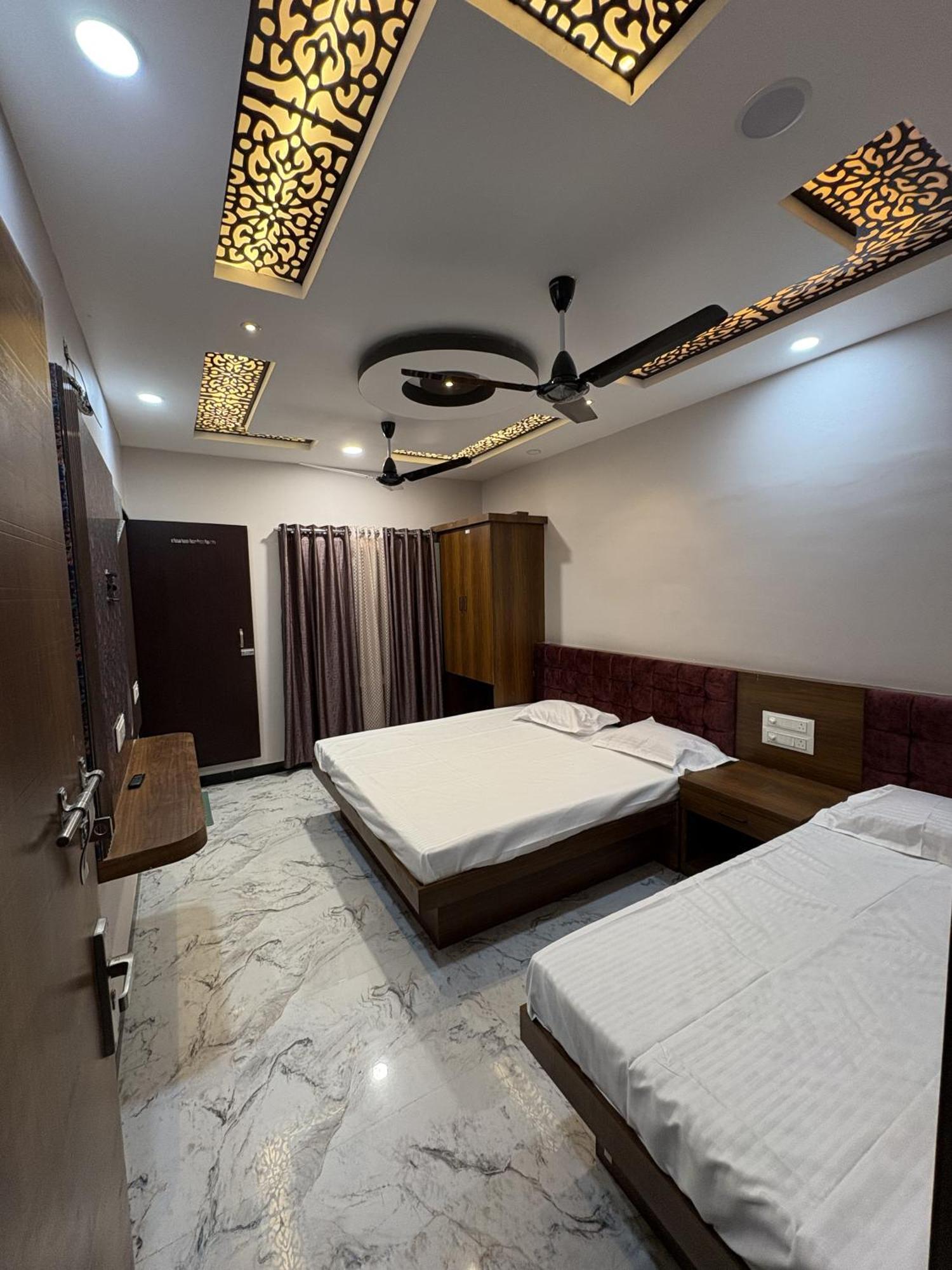Shree Trilokeshwar Guest House Ujjain Eksteriør billede