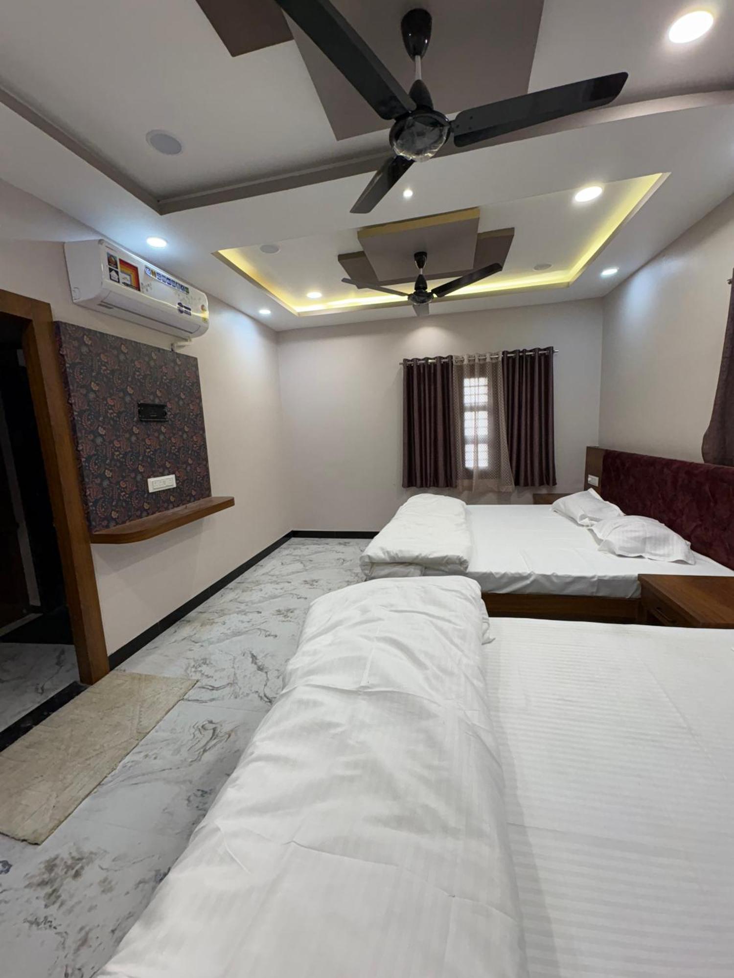 Shree Trilokeshwar Guest House Ujjain Eksteriør billede