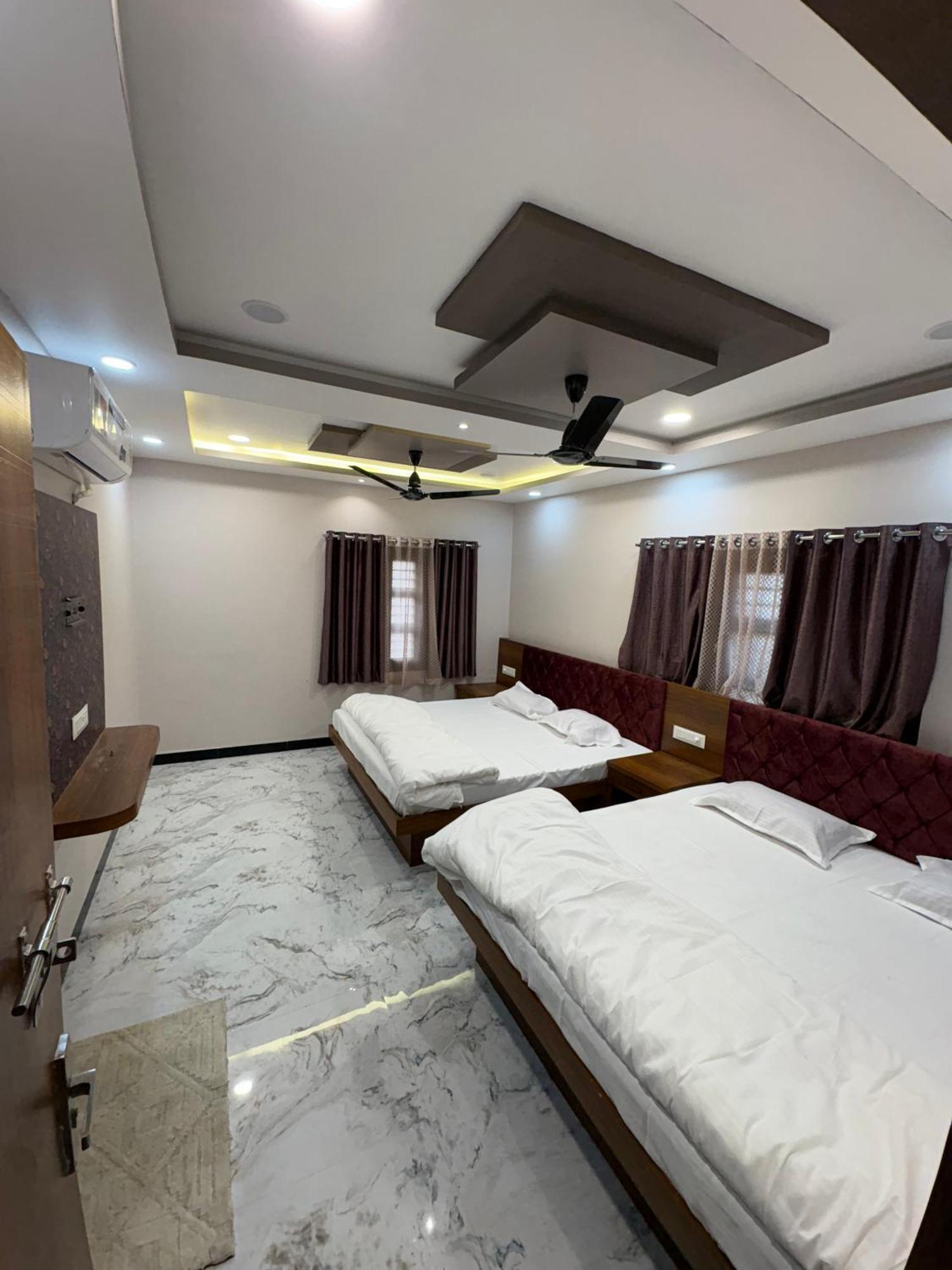 Shree Trilokeshwar Guest House Ujjain Eksteriør billede