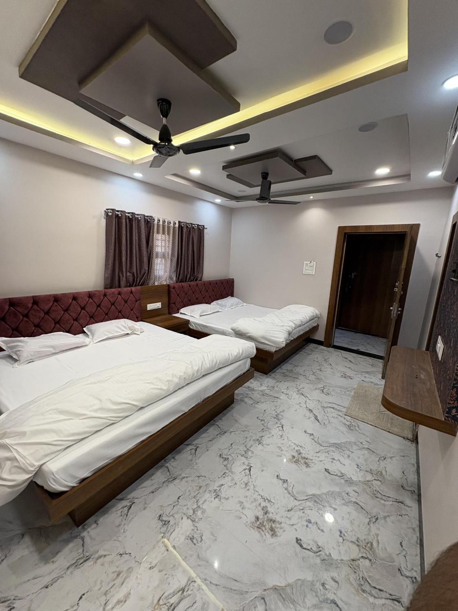Shree Trilokeshwar Guest House Ujjain Eksteriør billede